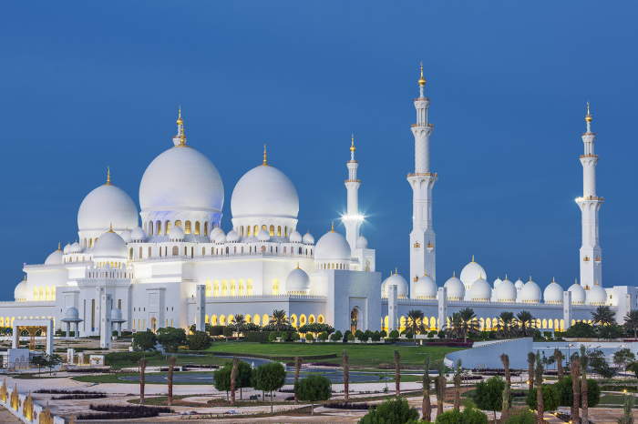 Discover Abu Dhabi: Exclusive City Tour from Dubai | AED 120 Only